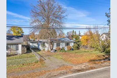 620 S Royal Avenue, Eagle Point, OR 97524 - Photo 1