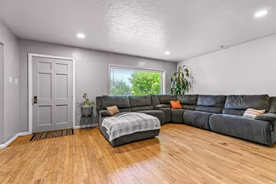 219 Berrydale Avenue, Medford, OR 97501 - Photo 7