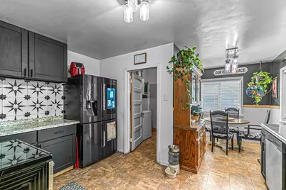 219 Berrydale Avenue, Medford, OR 97501 - Photo 5