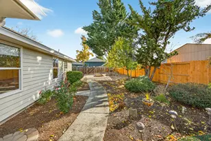 465 Creekside Cir, Central Point, OR 97502 - Photo 29