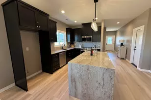 337 Quail Cir, Talent, OR 97540 - Photo 5