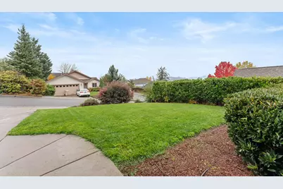 1448 NE Jennifer Way, Grants Pass, OR 97526 - Photo 5