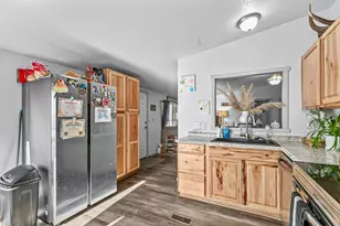 20400 Hwy 62, Shady Cove, OR 97539 - Photo 9