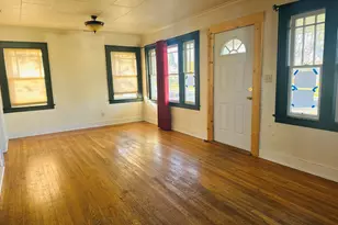 611 W 4th St, Medford, OR 97501 - Photo 5