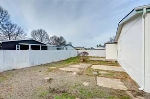 633 E Archwood Dr, Eagle Point, OR 97524 - Photo 25