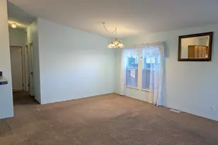 1055 N 5th St, Jacksonville, OR 97530 - Photo 7