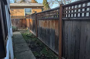 1055 N 5th St, Jacksonville, OR 97530 - Photo 29