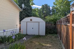 1055 N 5th St, Jacksonville, OR 97530 - Photo 29