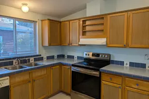 1055 N 5th St, Jacksonville, OR 97530 - Photo 13