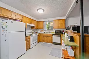 524 NW C St, Grants Pass, OR 97526 - Photo 11