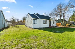 933 Dakota Ave, Medford, OR 97501 - Photo 1