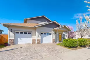 356 SW Bayou Pl, Grants Pass, OR 97526 - Photo 1