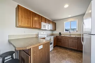 2527 NE 5th St, Redmond, OR 97756 - Photo 13