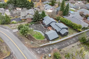 1383 Highcrest Dr, Medford, OR 97504 - Photo 33