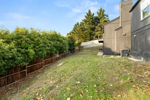 1383 Highcrest Dr, Medford, OR 97504 - Photo 31