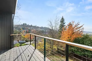 1383 Highcrest Dr, Medford, OR 97504 - Photo 17