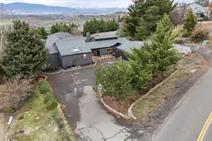 1383 Highcrest Dr, Medford, OR 97504 - Photo 37