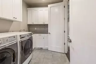 3127 NW Hidden Rdg Dr, Bend, OR 97703 - Photo 23