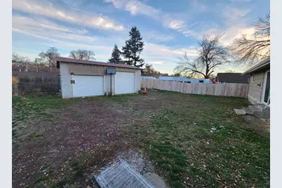 825 California Avenue, Klamath Falls, OR 97601 - Photo 3
