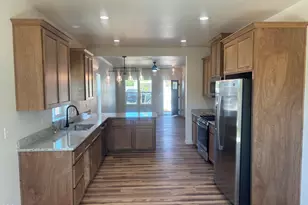 729 Dahl Pl, Medford, OR 97501 - Photo 3