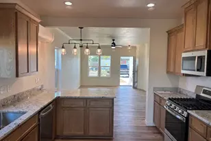 729 Dahl Pl, Medford, OR 97501 - Photo 5