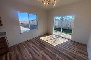 729 Dahl Pl, Medford, OR 97501 - Photo 9