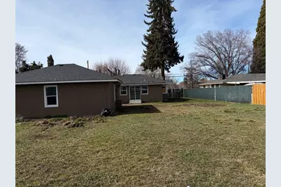 4225 Summers Lane, Klamath Falls, OR 97603 - Photo 3