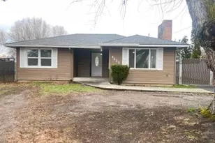 4225 Summers Ln, Klamath Falls, OR 97603 - Photo 3