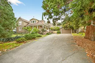 527 Chestnut St, Ashland, OR 97520 - Photo 1