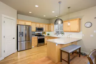 61701 Darla Pl, Bend, OR 97702 - Photo 9