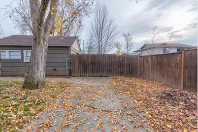 418 NE 11th Street, Grants Pass, OR 97526 - Photo 21