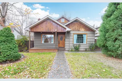 418 NE 11th Street, Grants Pass, OR 97526 - Photo 1