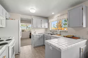 1025 Fairfield Ave, Central Point, OR 97502 - Photo 17