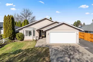 1025 Fairfield Ave, Central Point, OR 97502 - Photo 3