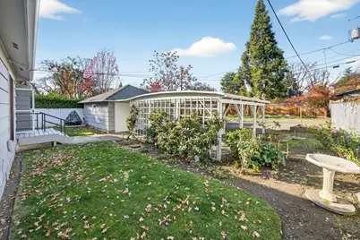6 S Groveland Avenue, Medford, OR 97504 - Photo 43