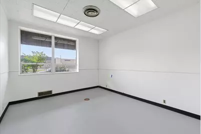 1300 Court Street, Medford, OR 97501 - Photo 25
