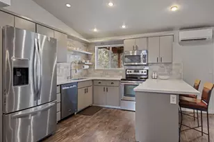 64564 Riverview Ave, Bend, OR 97703 - Photo 13