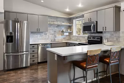 64564 Riverview Avenue, Bend, OR 97703 - Photo 11