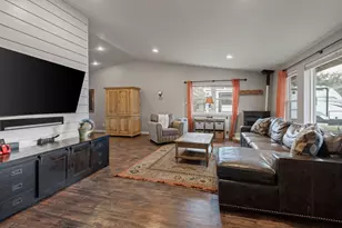 64564 Riverview Ave, Bend, OR 97703 - Photo 5