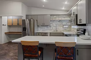 64564 Riverview Ave, Bend, OR 97703 - Photo 11