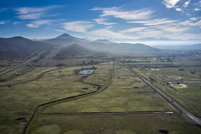 7314 Kershaw Road, Central Point, OR 97502 - Photo 3