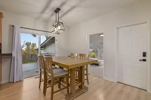 1051 NE Pepperwood Dr, Grants Pass, OR 97526 - Photo 13