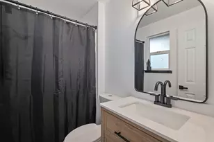 1051 NE Pepperwood Dr, Grants Pass, OR 97526 - Photo 17