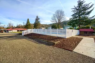 3955 S Stage Rd, Medford, OR 97501 - Photo 27