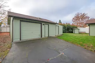 1517 Molly Ln, Grants Pass, OR 97527 - Photo 29