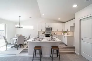 3687 Luchu St, Medford, OR 97504 - Photo 3