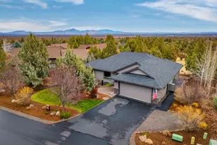 10064 Juniper Glen Cir, Redmond, OR 97756 - Photo 1