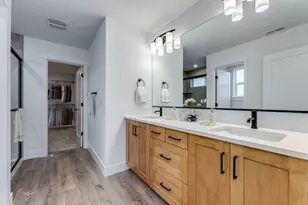 21451 NE Hayloft Pl, Bend, OR 97701 - Photo 7