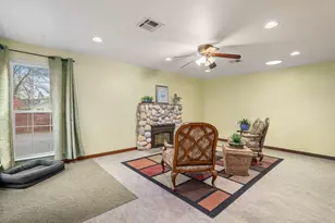 300 NE Mead St, Grants Pass, OR 97526 - Photo 9