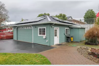 300 NE Mead Street, Grants Pass, OR 97526 - Photo 43